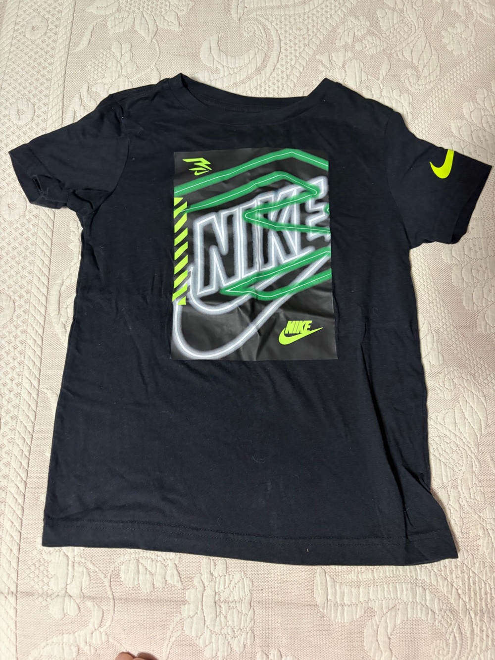 Nike Black Kids Short-Sleeve Tee with Neon Green Graphic Youth Small EUC